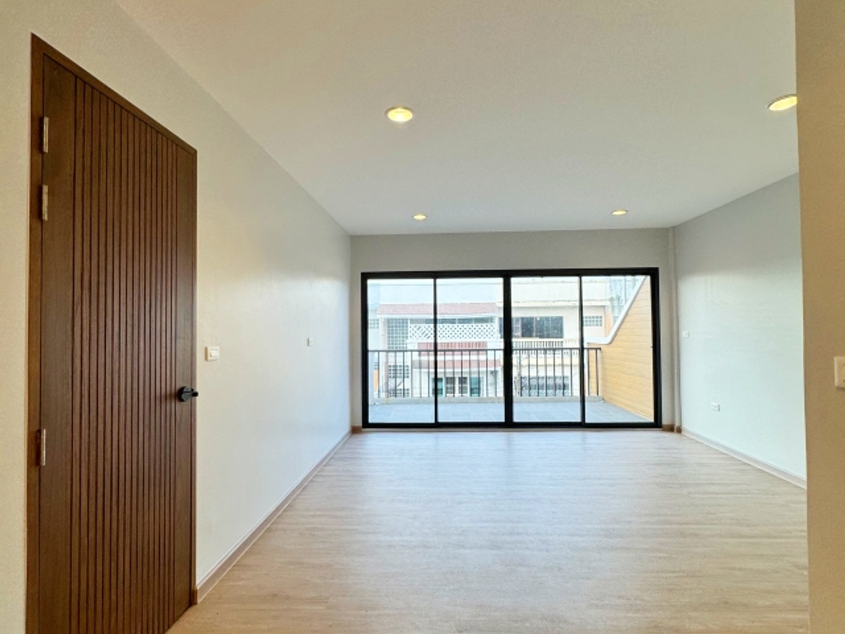 ขายทาวน์โฮมโชคชัย4 ลาดพร้าว71 : ขาย ทาวน์โฮม 3 ชั้น นาคนิวาส เกษมสันต์ 1 ลาดพร้าว สังคมสงเคราะห์ 25 ตร.วา ทำเลดี