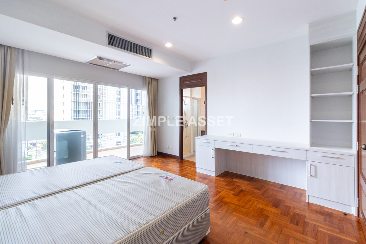 For RentSukhumvit, Asoke, Thonglor : Line ID: @zimple_asset  A luxurious residential in Sukhumvit 24. Fully furnished with complete facilities, offering a comfortable “home-like” atmosphere in a prime location with convenient access to BTS and shopping center. Pet friendly🐶
