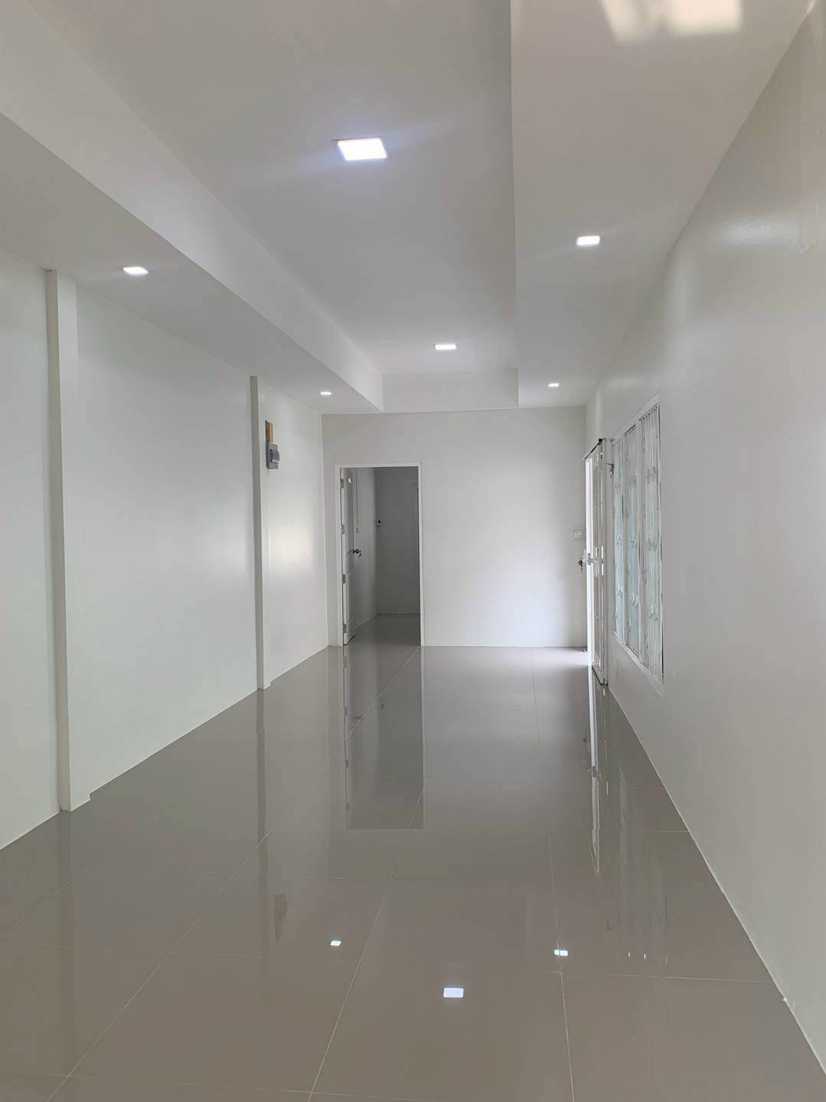 For SaleHouseMin Buri, Romklao : 1-story twin house for sale, area 33 sq m., Chuan Chuen Village, Soi Chuan Chuen 13, Ramkhamhaeng Road 102, Saphan Sung, near Ramkhamhaeng University, NIDA, Top Supermarket, Golden. Place, Sammakorn Place The Mall Bangkapi