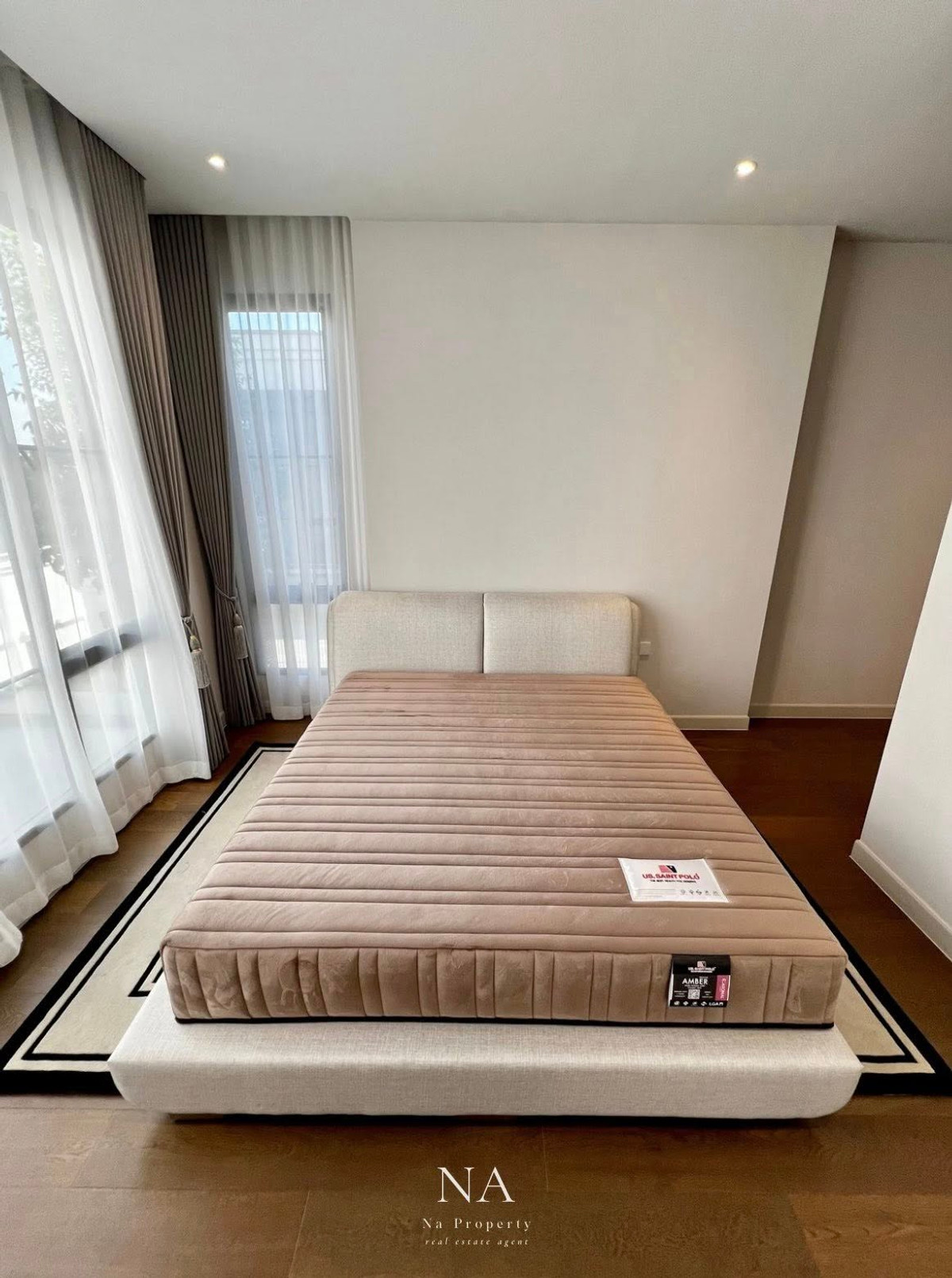 บ้านพัฒนาการ ศรีนครินทร์ : House for rent: Malton Gates new Krungthep Kreetha, 250,000 THB. 5 bedrooms, 6 bathrooms, 544 sq m usable area, 107.7 sq wah land area. Near Rama 9, Pattanakarn, Suan Luang, Srinakarin, Bang Na, Suvarnabhumi Airport, Ramkhamhaeng, Ploenchit, Sukhumvit.