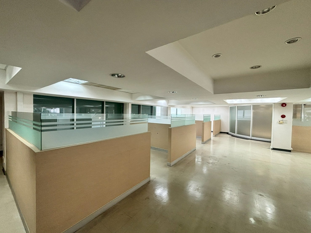 ให้เช่าร้านค้า/ตลาดนัดสุขุมวิท อโศก ทองหล่อ : พื้นที่ให้เช่า สภาพสมบูรณ์ อโศก-เพชรบุรี  ** NO CO-AGENT **  