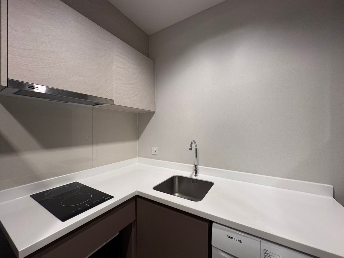 For RentCondoThaphra, Talat Phlu, Wutthakat : Life Sathorn Sierra condo near BTS Talat Phlu and MRT Tha Phra, very beautiful room, available and ready for rent.