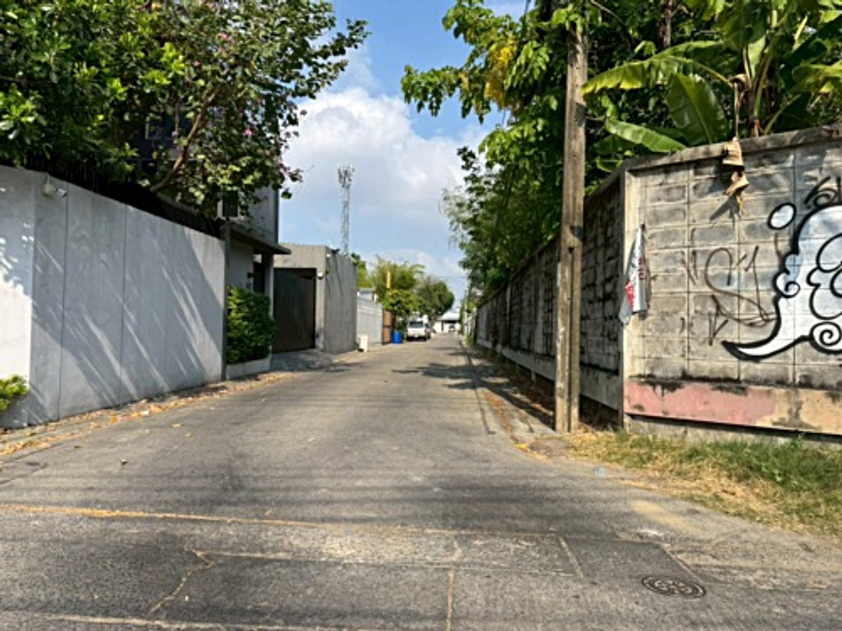 For SaleLandOnnut, Udomsuk : Land for sale, On Nut 17, Intersection 16, very beautiful, already filled, size 201 square wah (N.2060)