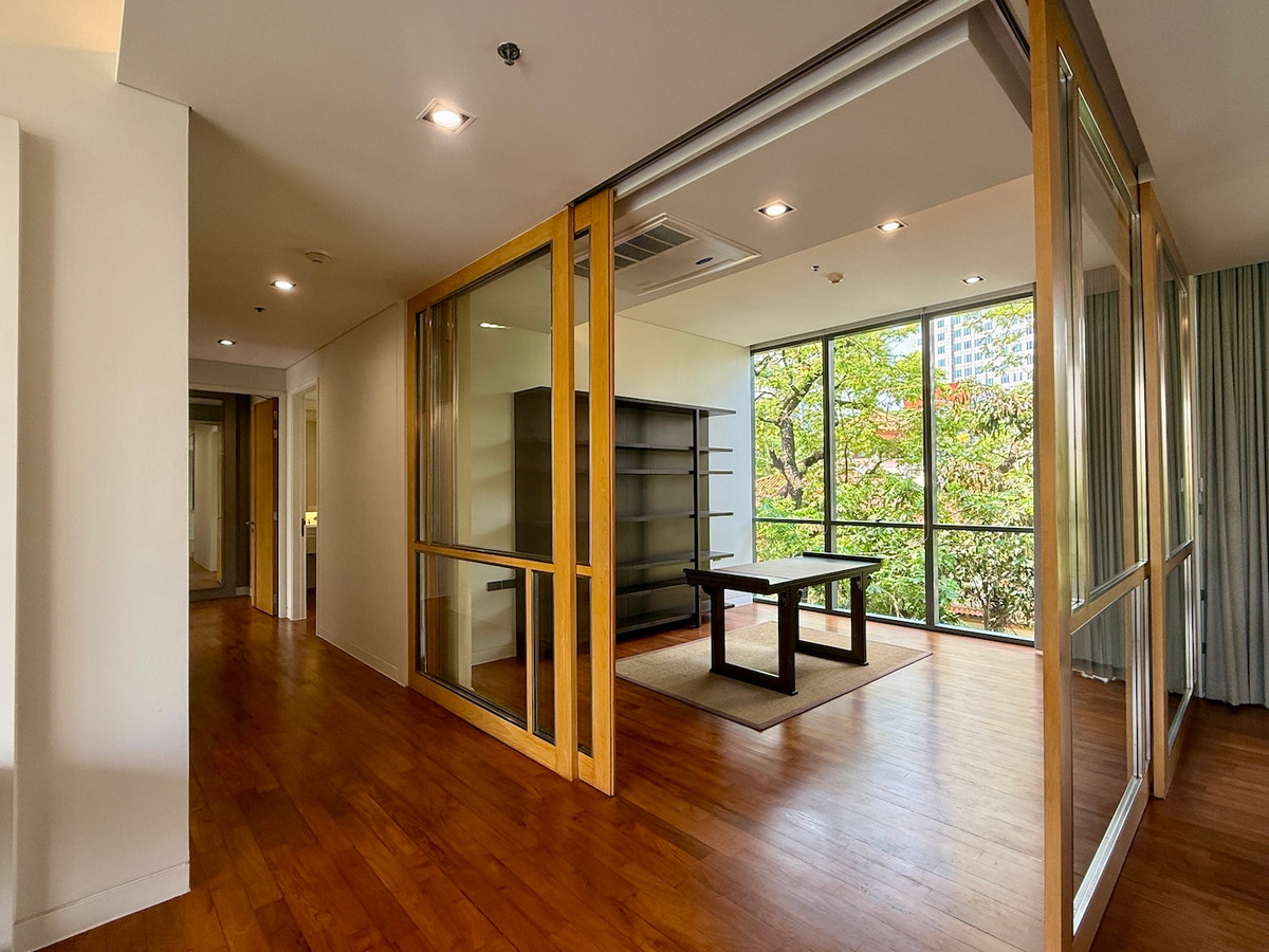 ให้เช่าคอนโดสุขุมวิท อโศก ทองหล่อ : คอนโดห้องใหญ่ 3 ห้องนอน พร้อมระเบียงกว้าง วิวสวน  ใกล้อโศกและพร้อมพงศ์