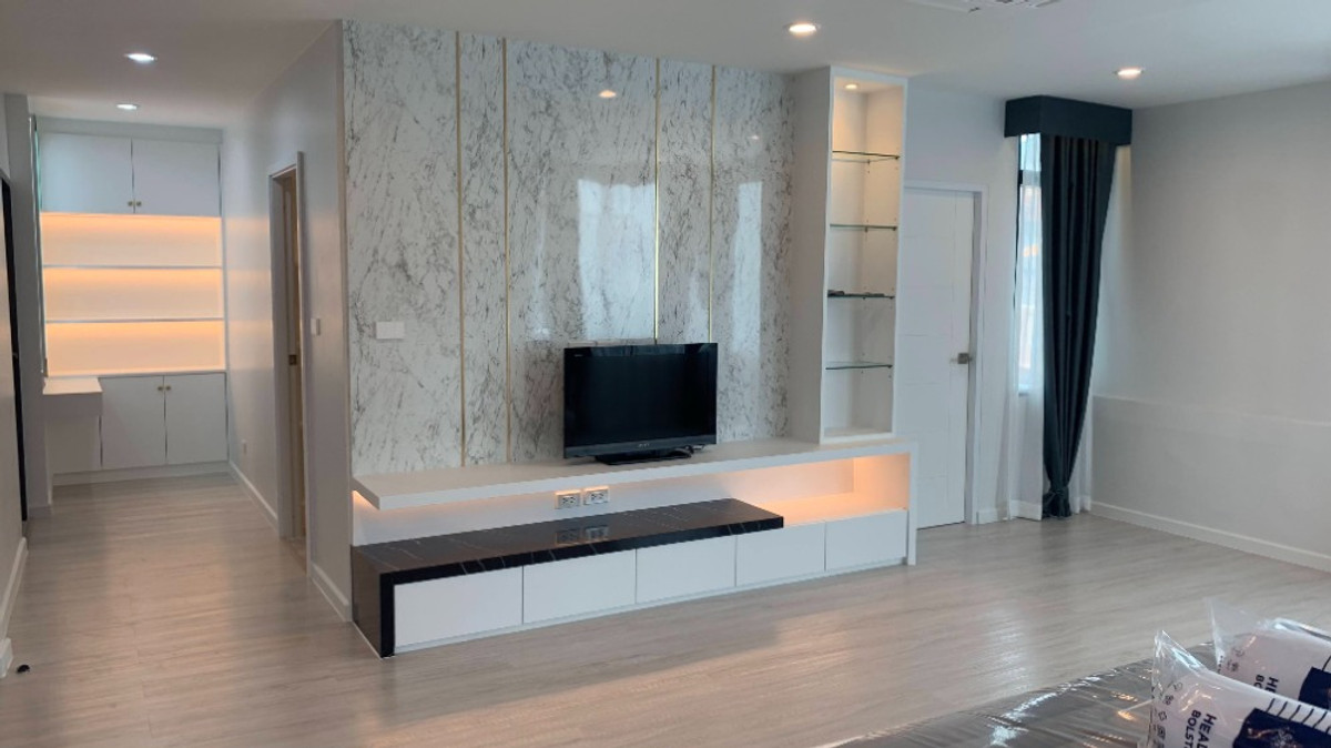 ให้เช่าบ้านโชคชัย4 ลาดพร้าว71 : บ้านเดี่ยว 2 ชั้น รีโนเวทใหม่ สไตล์โมเดิร์น ทำลเดี ให้เช่า ย่านลาดพร้าว-โชคชัย4 ใกล้โรงพยาบาลเปาโล โชคชัย 4 เพียง 2 กม.