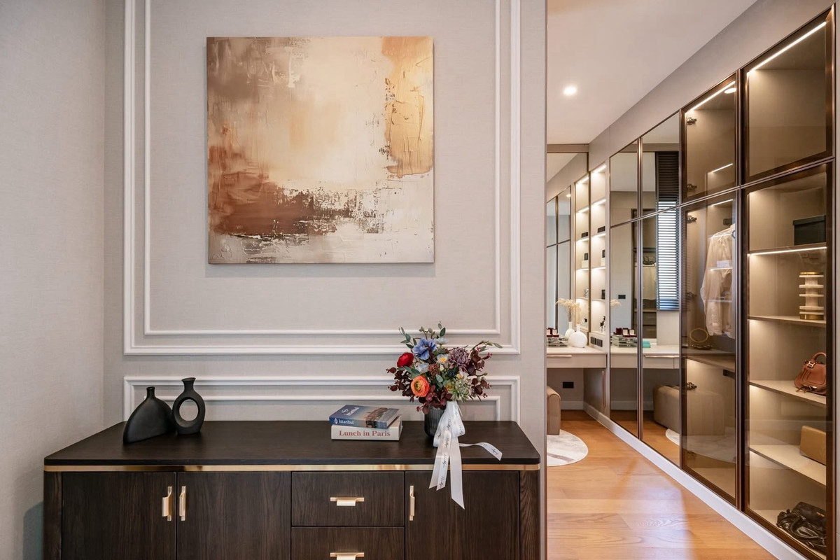 HousePattanakan, Srinakarin : For sale/rent 
CINQ ROYAL KRUNGTHEP KREETHA
New house, never lived in.