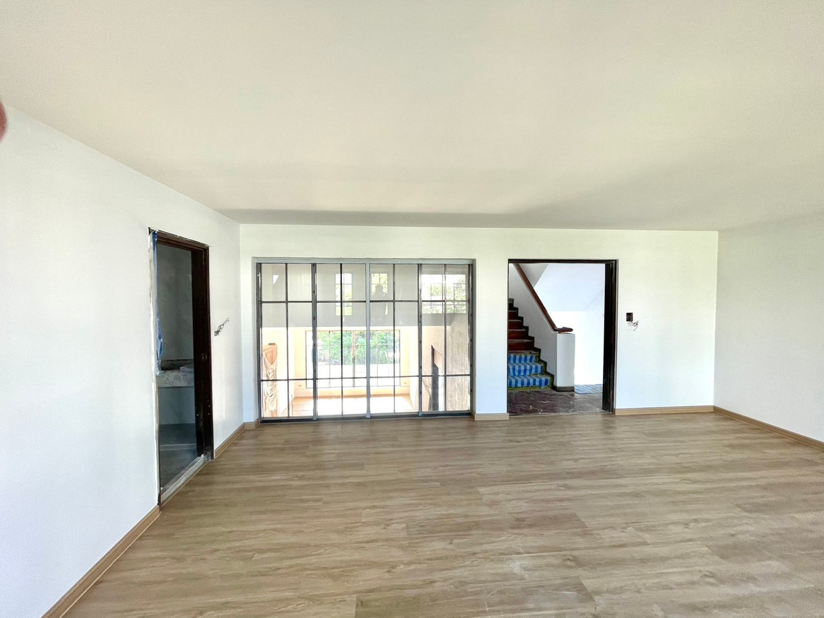 For RentTownhomeSukhumvit, Asoke, Thonglor : Townhouse for rent near Sukhumvit 31, can be used as a home office. Newly renovated, ready to move in