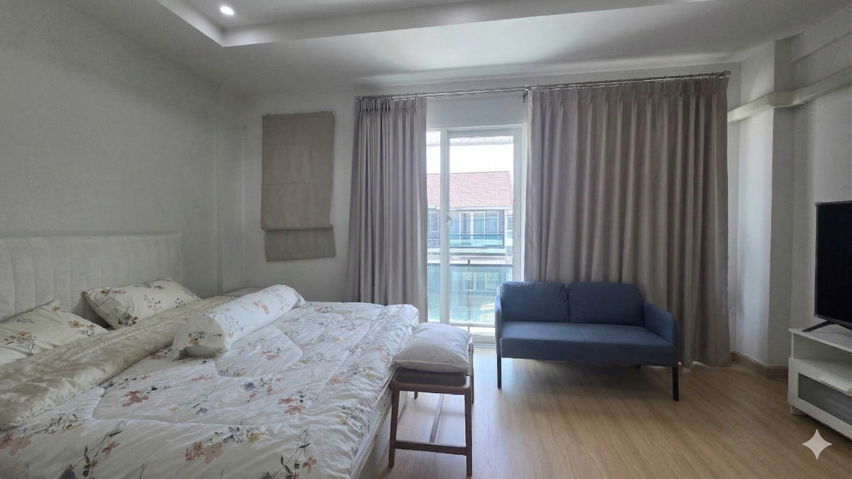 For SaleTownhomeSamut Prakan,Samrong : 2-story townhome for sale, corner unit | Lower than actual cost. Hurry before it sells out! Supalai Ville Bangna-Wongwaen Project (Supalai Ville Bangna-Wongwaen), Bang Phli, Samut Prakan. Corner house + area next to the house. Get the feel of a single hou