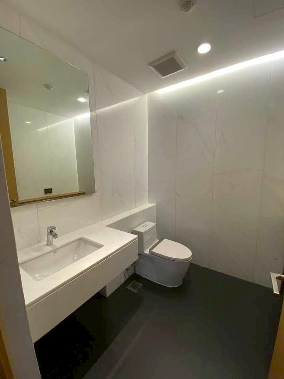 For RentSukhumvit, Asoke, Thonglor : Apartment for Rent at Vana Residences Sukhumvit 26 Please call: 062-496-6454