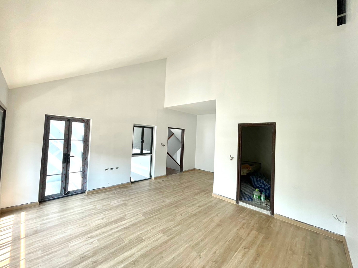 For RentTownhomeSukhumvit, Asoke, Thonglor : Townhouse for rent near Sukhumvit 31, can be used as a home office. Newly renovated, ready to move in