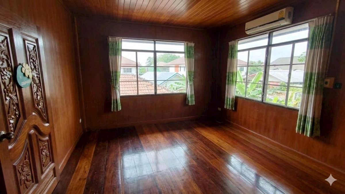 For SaleHousePhitsanulok : For sale: semi-concrete teak house, beautiful, classic, prime location in the heart of Phitsanulok city. Near Central-Buddhist Hospital