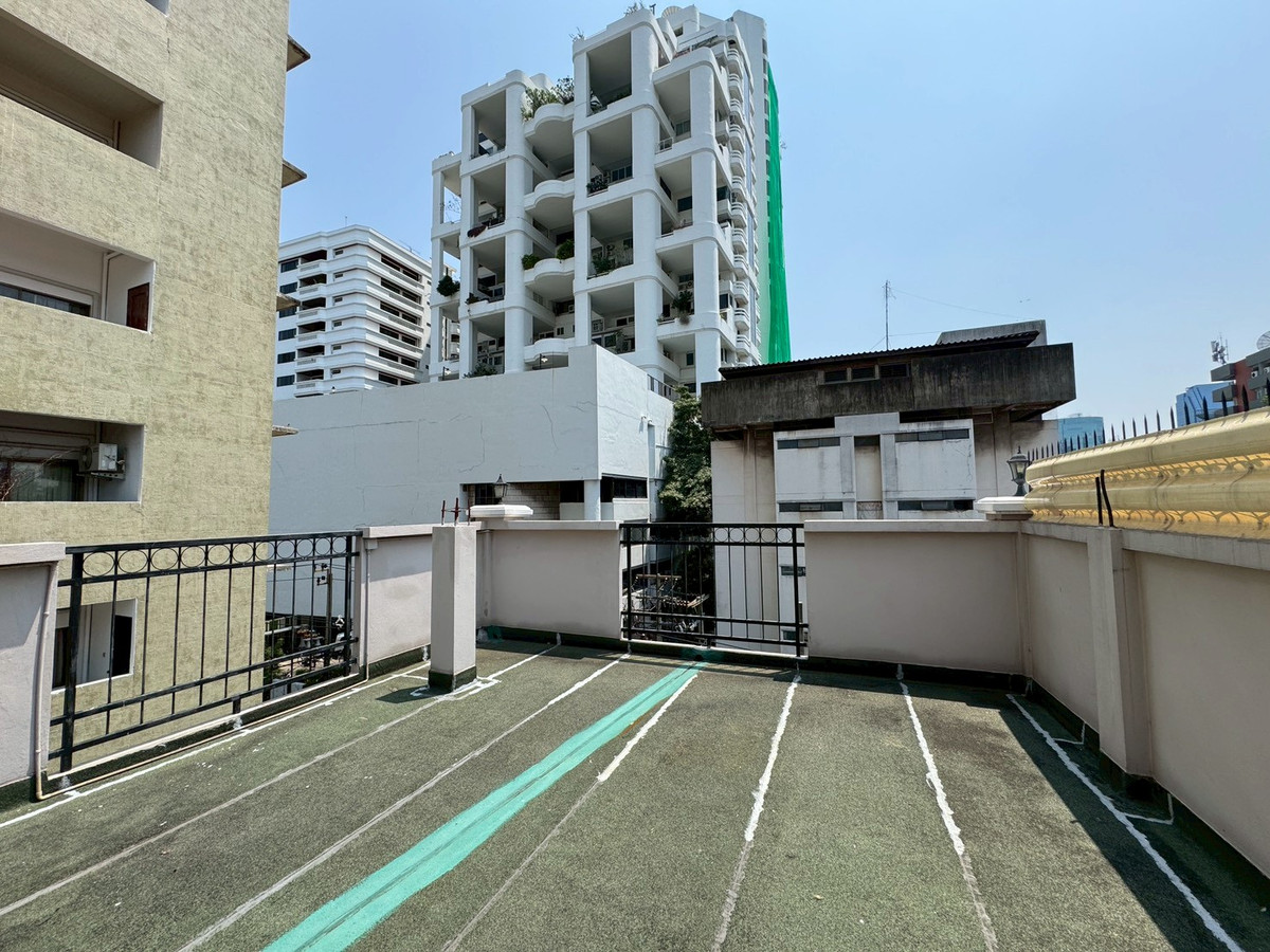 ให้เช่าทาวน์โฮมนานา : ทาวเฮ้าท์รีโนเวทใหม่ เหมาะทำธุรกิจ ใกล้ BTS นานา ** NO CO-AGNT ** 