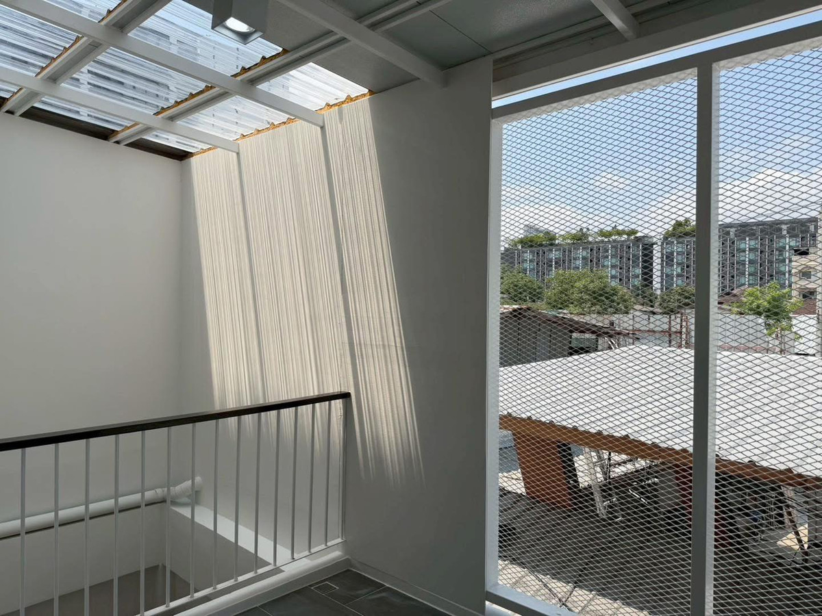 ขายทาวน์โฮมอ่อนนุช อุดมสุข : ขาย ทาวน์โฮมหรู 4.5 ชั้น ทำเลดี รีโนเวทใหม่ ตกแต่งสวยงาม ย่านปุณณวิถี-พระโขนง ใกล้BTS ปุณณวิถี  เพียง 750 เมตร