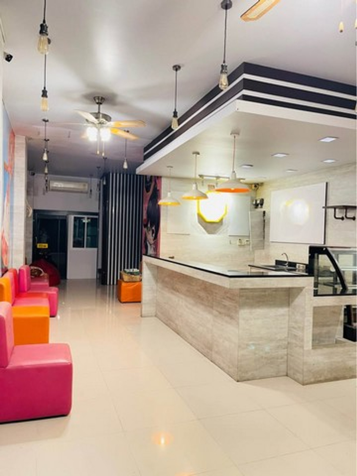 For RentShop HouseSamut Prakan,Samrong : HR3341 Commercial building for rent, 3 floors, beautifully decorated, ready to do business & Residential, can enter and exit in many ways, near Mega Bangna.