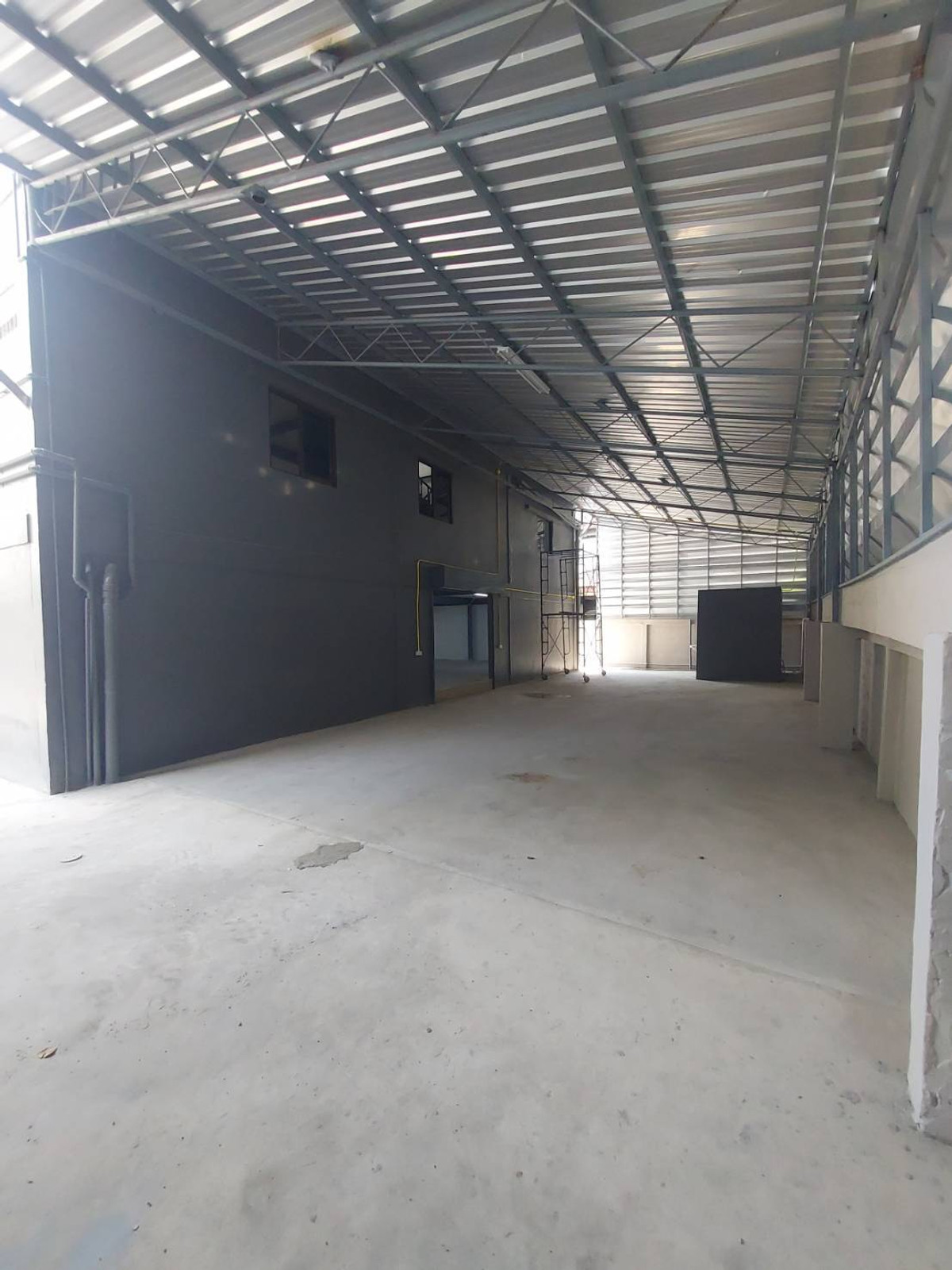 For RentWarehouseRathburana, Suksawat : Newly renovated warehouse for rent, Phutthabucha Road, Bang Mot, total usable area 1,870 sq m., large cars can enter and exit.
