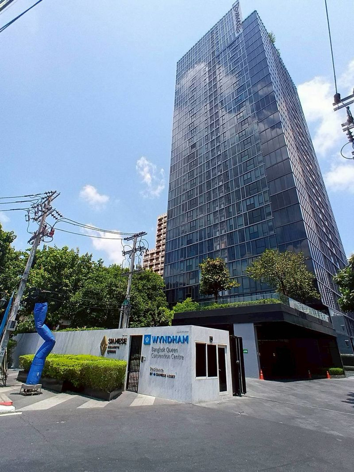 ขายคอนโดคลองเตย กล้วยน้ำไท : ขายคอนโด  Wyndham Bangkok Queen Convention Center โรงแรมหรูสไตล์ Service Residence ทำเลติดศูนย์การประชุมแห่งชาติสิริกิติ์ (QSNCC) เพียง 380 เมตร ใกล้ MRT ศูนย์ฯ สิริกิติ์ 