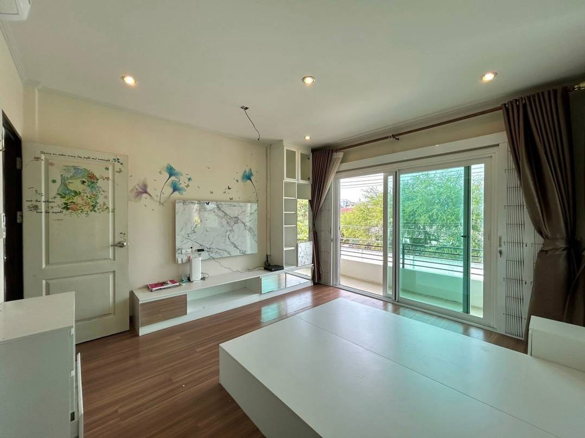 For SaleHousePathum Thani,Rangsit, Thammasat : Single house for sale, Bella Wongwaen - Lumlukka Klong 3, size 60 sq m, in front of the house does not collide with anyone, Bella Wongwaen - Lumlukka Klong 3