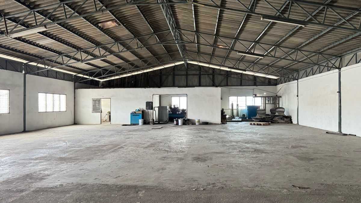 For RentWarehouseMahachai Samut Sakhon : Factory, warehouse for rent, purple space, has Factory 4 license, near Mahachai Muang Mai, Rama 2 Road, size 800 sq m., 3 phase electricity, container trucks can enter and exit, ready to use.