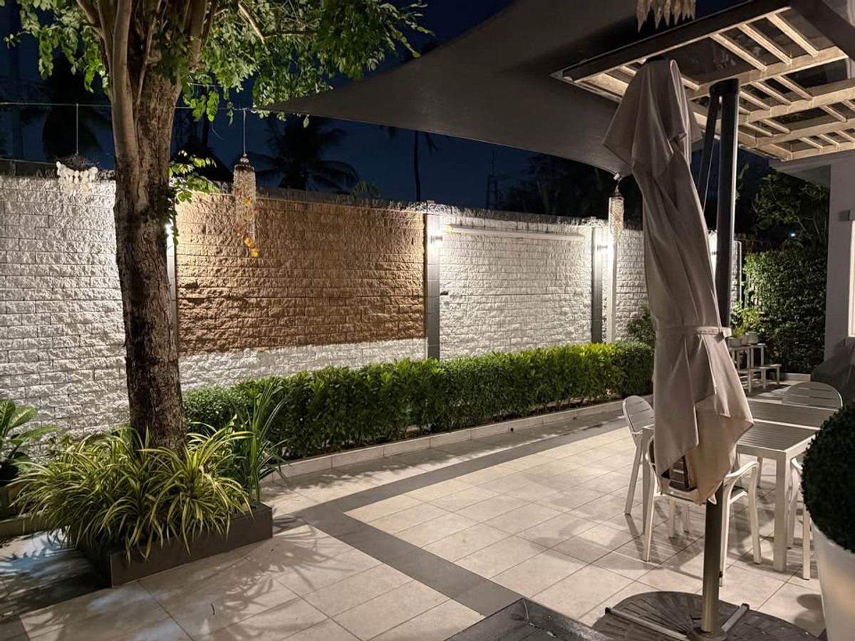 For SaleHousePattanakan, Srinakarin : 🏡 Only 6 Million Baht!! Detached House for Sale Golden Village On Nut 65