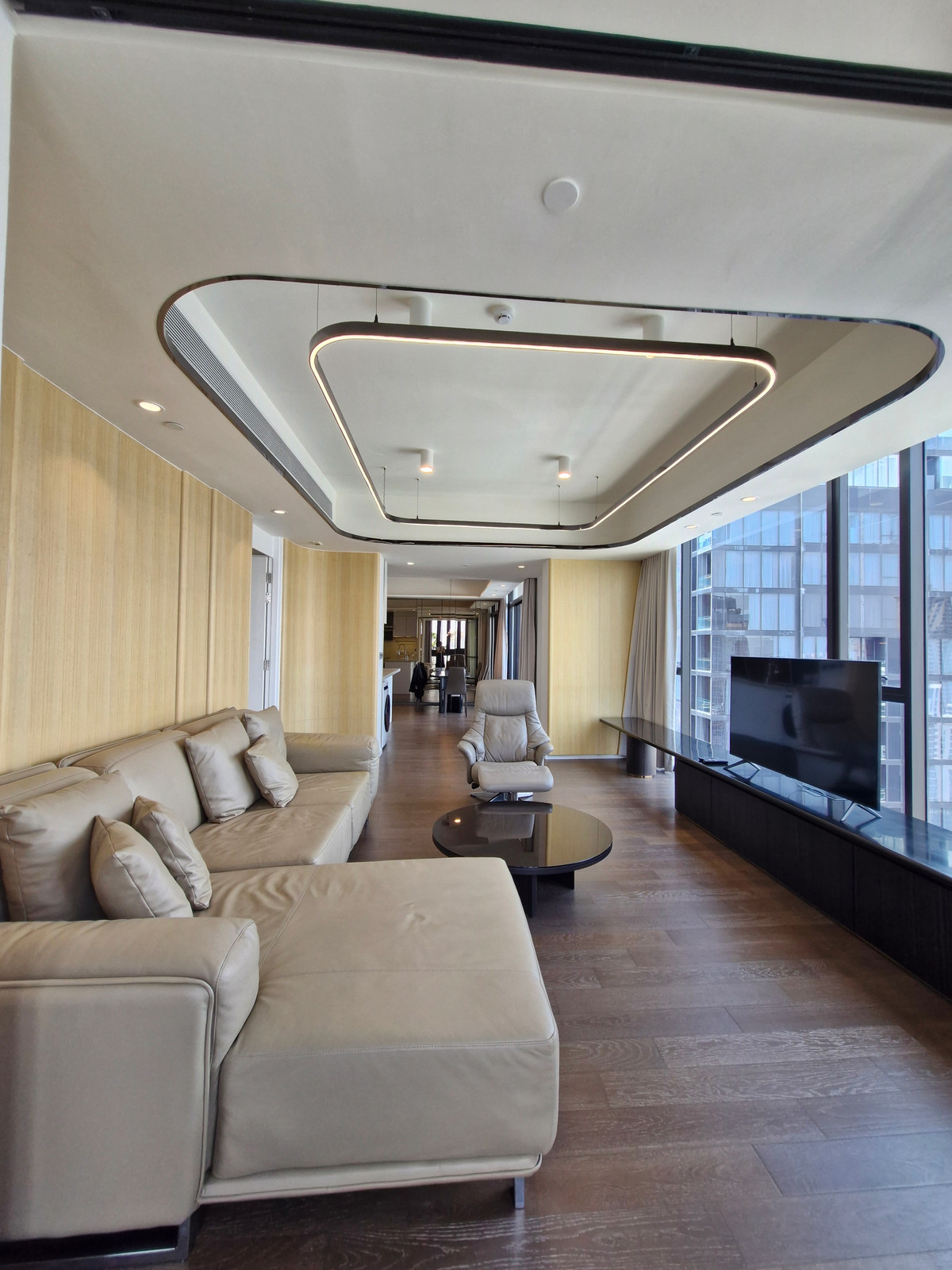 For RentCondoSukhumvit, Asoke, Thonglor : Highlights Unit Pet-friendly condominium close BTS Asoke