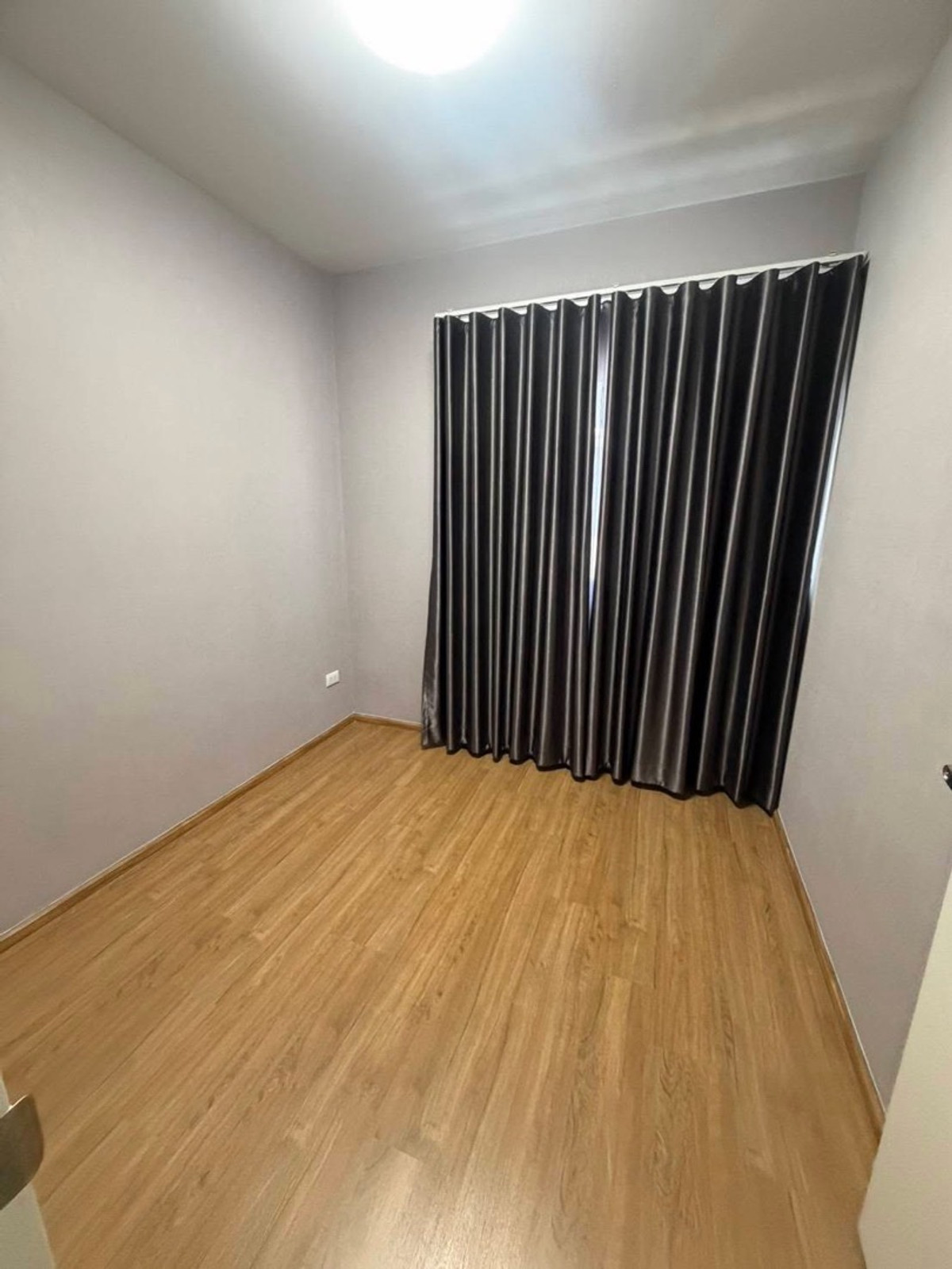 ให้เช่าทาวน์โฮมบางนา แบริ่ง ลาซาล : ให้เช่า 35,000 บาท มีที่ชาร์จไฟฟ้า 