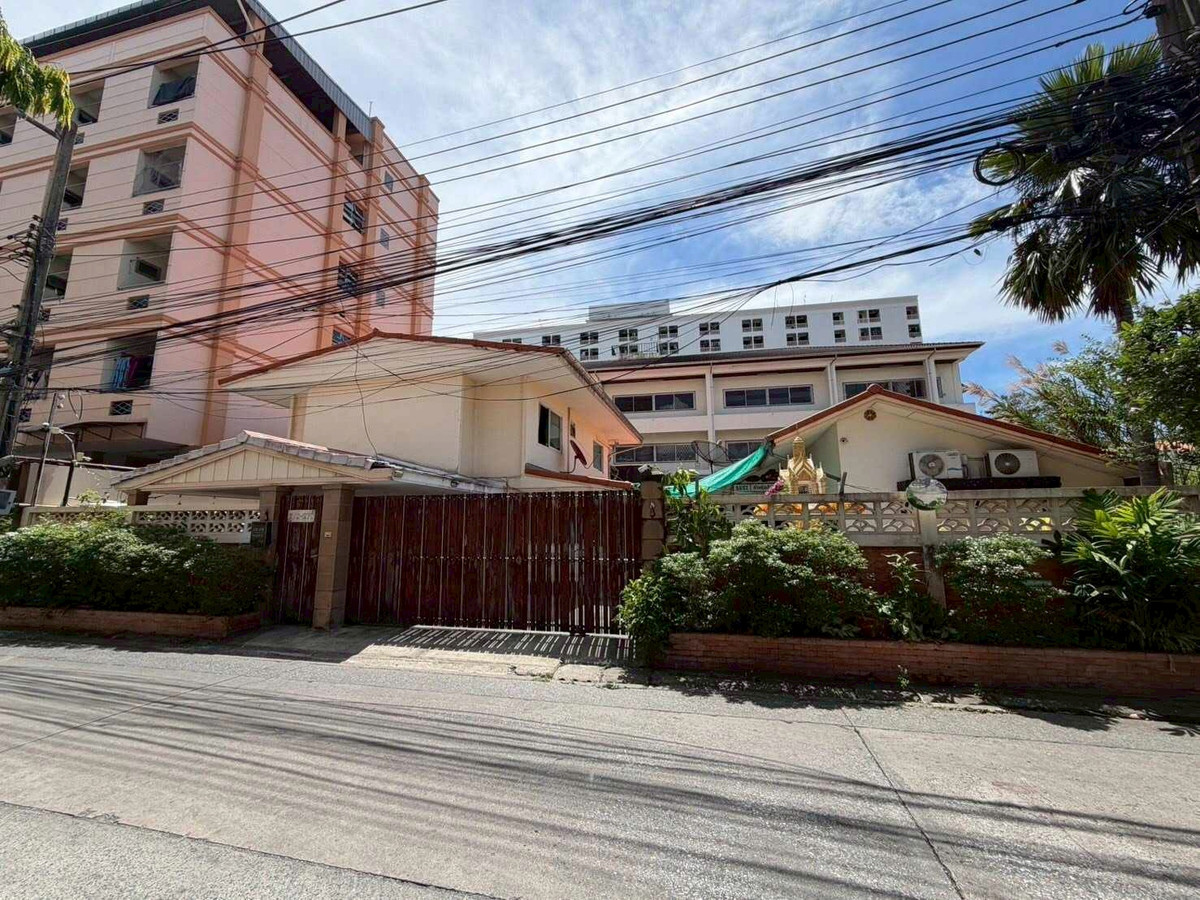 ขายบ้านอ่อนนุช อุดมสุข : Spacious House for Sale Phra Khanong | Family Home Best Value | Near BTS Phra Khanong | 19,500,000 THB | บ้านกว้างขาย พระโขนง เหมาะครอบครัว คุ้มค่า ใกล้ BTS พระโขนง 19,500,000 บาท - LTHC14794