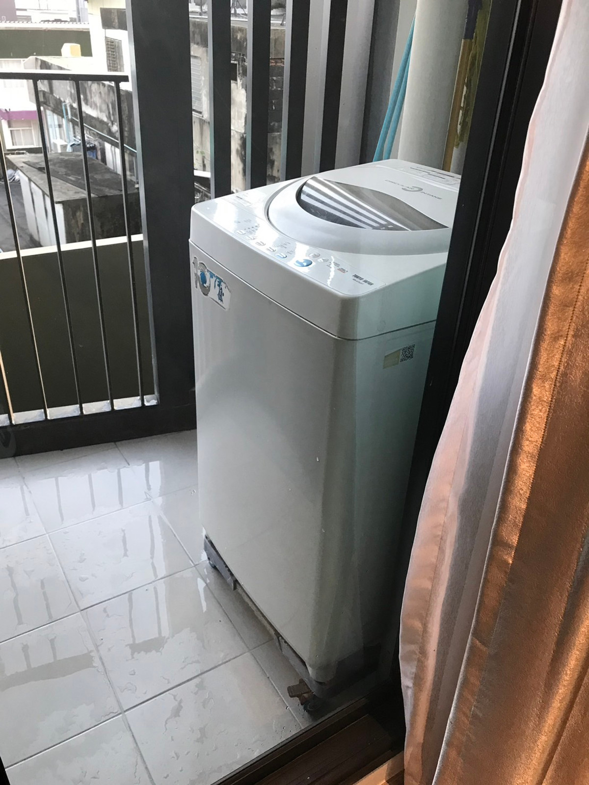 For RentCondoSukhumvit, Asoke, Thonglor : Urgent for rent! Rhythm Ekkamai, beauty studio Separate kitchen, good view, close to lifestyle areas.