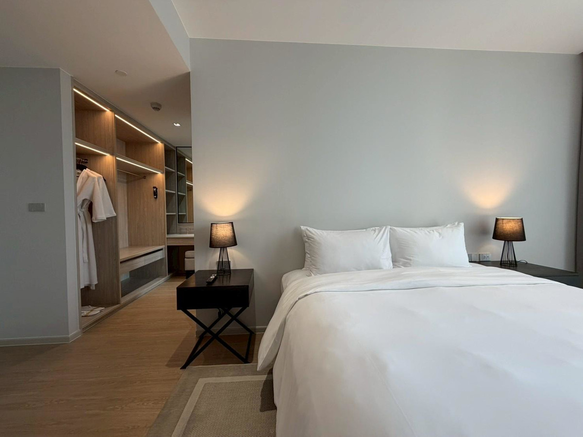 For RentSukhumvit, Asoke, Thonglor : GM Estate Executive Apartment Sukhumvit 20 – 3 Beds + Multi-Purpose Room, 200 sq.m. Please call: 062-496-6454