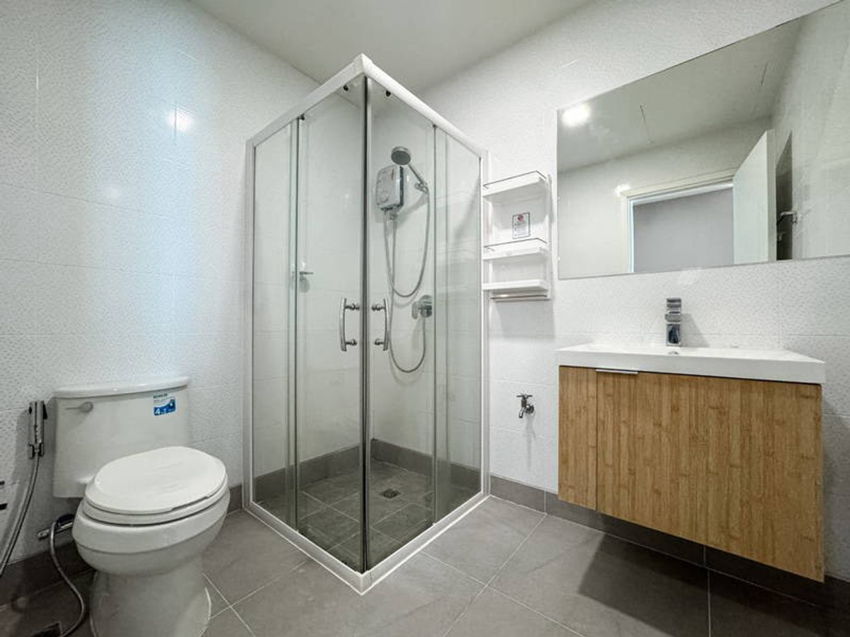 For SaleTownhomeNawamin, Ramindra : Urgent sale! 3-story townhome, Patio Watcharapol-Ramindra. Near the Pink Skytrain, Watcharaphon Station (N.2070)