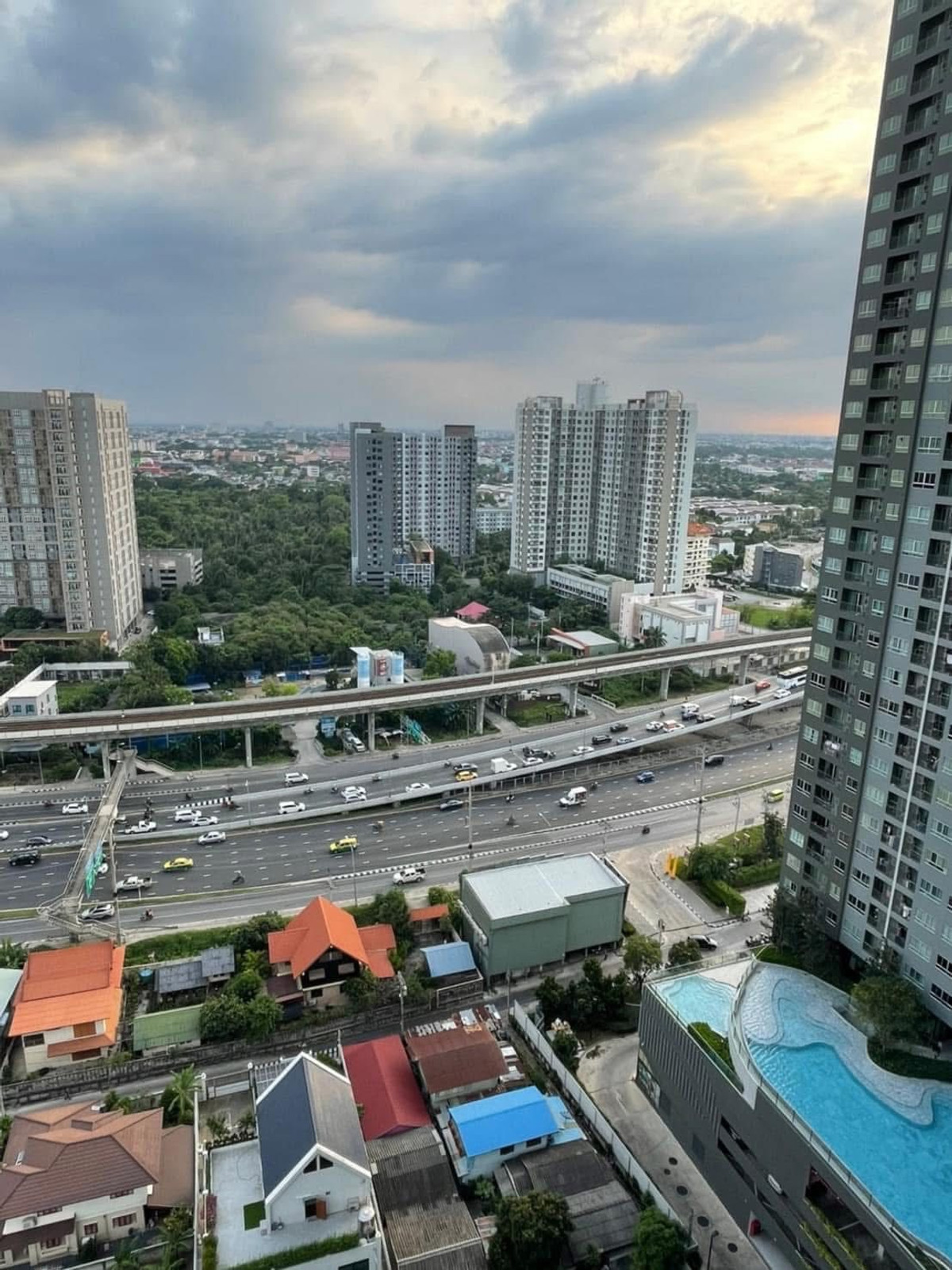 ให้เช่าคอนโดท่าพระ ตลาดพลู วุฒากาศ :  ⭐️ Elio Sathorn - Wutthakat ⭐️ 1 ห้องนอน ขนาด 33 ตรม. มีเฟอร์นิเจอร์ครบครัน