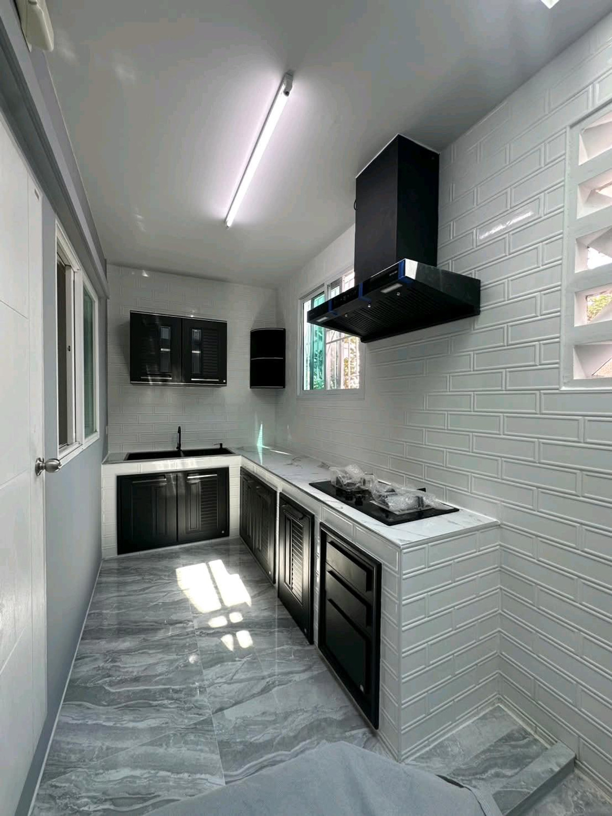 For RentHouseAyutthaya : Rent a new house/accept foreigners
(Can do a home office)