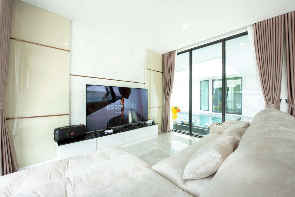 ให้เช่าพัทยา บางแสน ชลบุรี สัตหีบ : บ้านเดี่ยวพูลวิลล่า ถนน ซากแง้ว / 5 ห้องนอน (เช่า), Detached House Pool Villa Sak Ngaew Road / 5 Bedrooms (FOR RENT) AM023