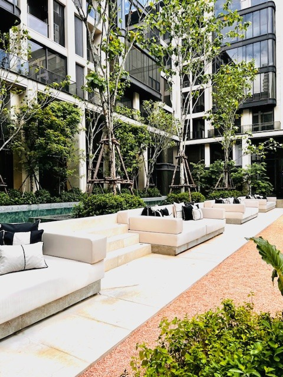 ขายคอนโดสุขุมวิท อโศก ทองหล่อ : ขาย owner post, The Reserve Hideaway สุขุมวิท  61,  1 bed plus, 1 bathroom 57.7 ตรม ชั้น 5 layout ดี สีเหลียมผืนผ้า วิวไม่บัง