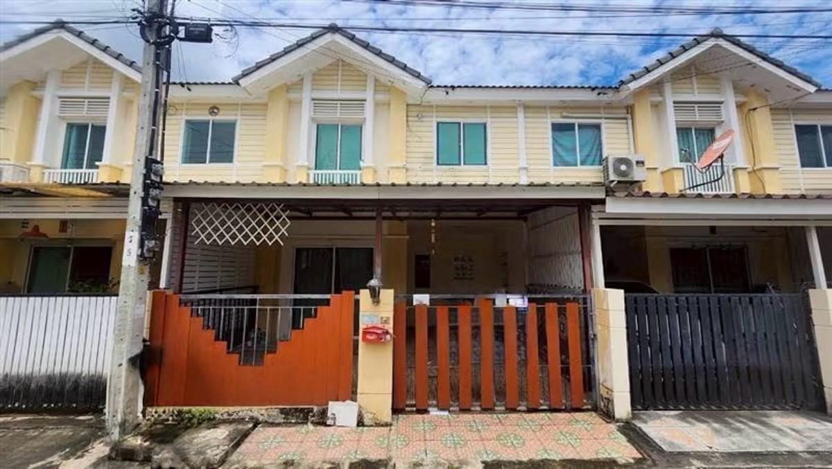 For SaleTownhomeRama 2, Bang Khun Thian : 🏡 2-story townhouse for sale, Pruksa Ville Village, Sakae Ngam - Rama 2 
, good location, near Rama 2 Road, convenient entry into the city. Suitable for living, selling price 2,390,000 baht💰