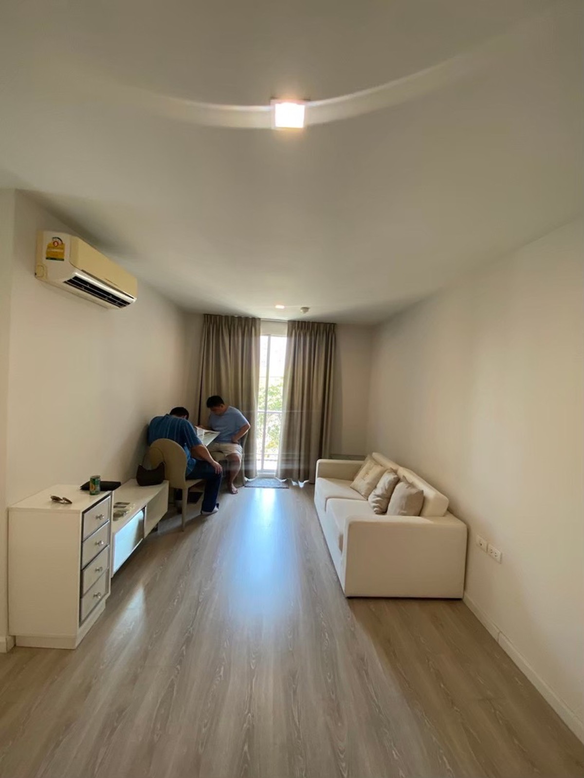 ให้เช่าคอนโดคลองเตย กล้วยน้ำไท : คอนโด Metro Luxe พระราม 4 ให้เช่า 40sqm. ราคา 16,000 ต่อรองได้