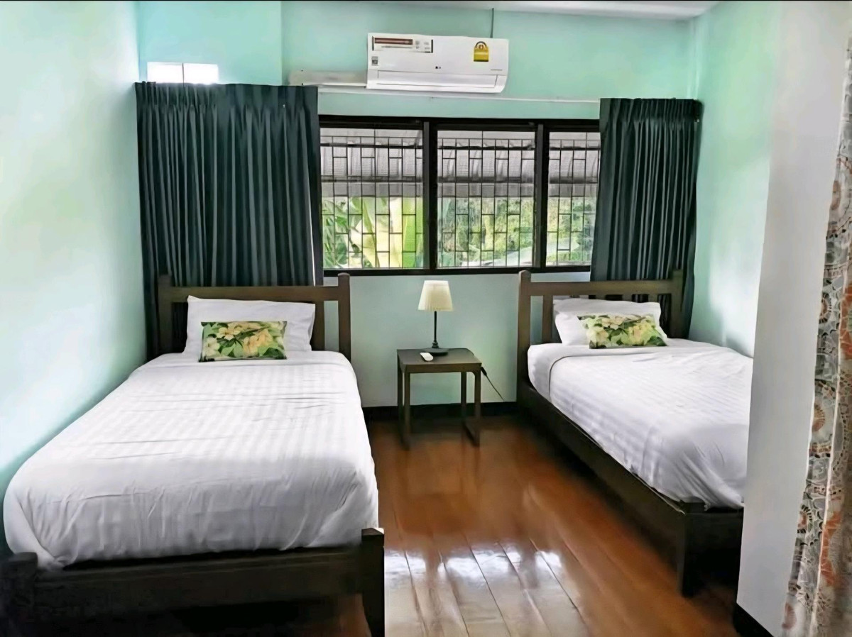 ให้เช่าทาวน์โฮมวงเวียนใหญ่ เจริญนคร : 📣 For Rent | Townhome 2 ชั้น ใกล้ BTS กรุงธนบุรี (ซอยเจริญนคร 18)
🏡 บ้านรีโนเวทใหม่ แต่งครบ พร้อมอยู่ ใกล้ไอคอนสยาม ใกล้สาทร