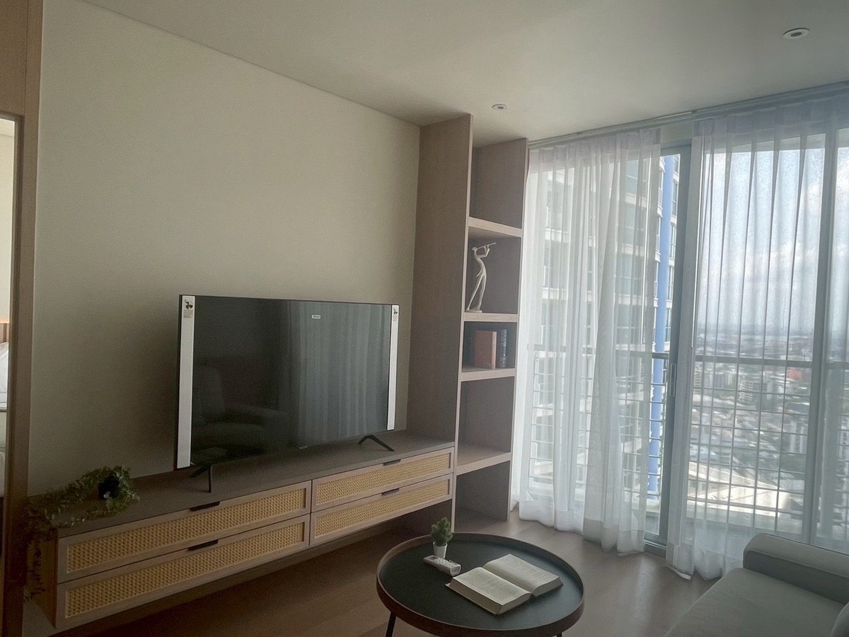 For RentCondoOnnut, Udomsuk : 🔥 FOR RENT: Spacious Renovated Condo near BTS Phra Khanong (3 mins walk) 🔥1bed large size 52sqm:37,000 THB/month