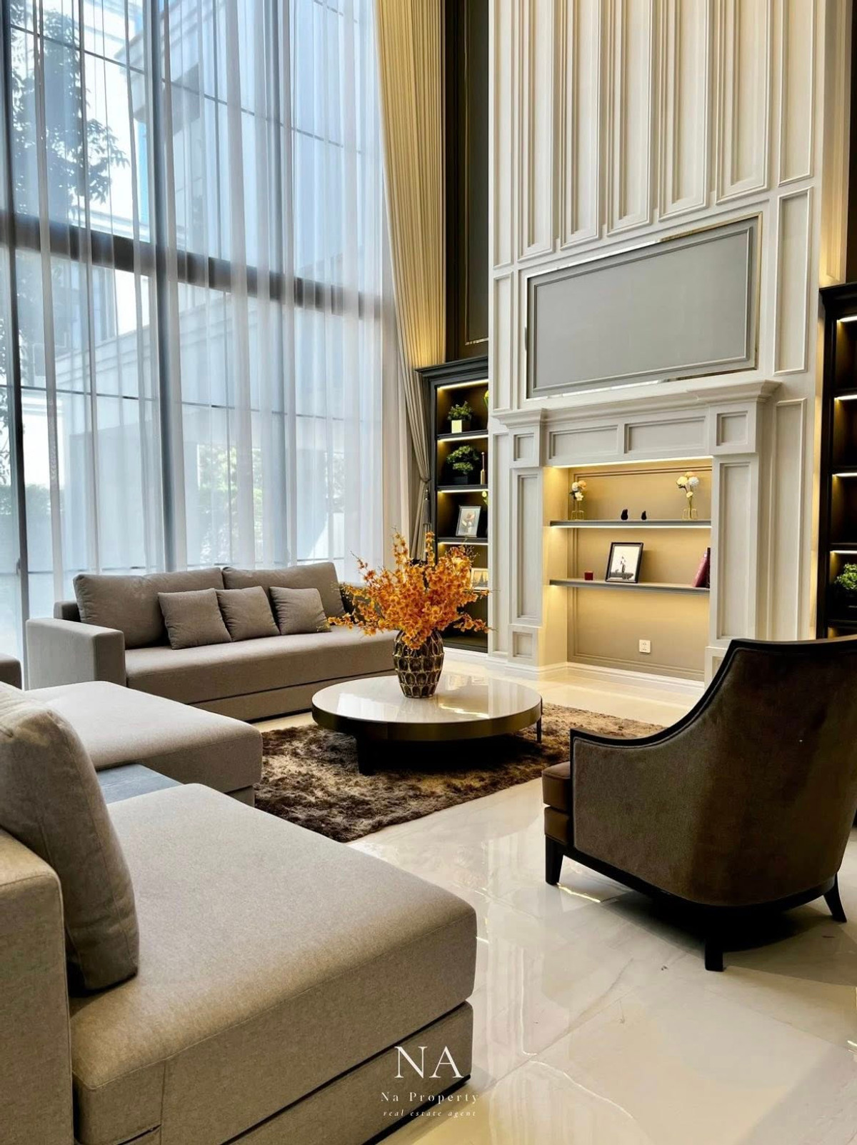 บ้านพัฒนาการ ศรีนครินทร์ : House for rent: Malton Gates new Krungthep Kreetha, 250,000 THB. 5 bedrooms, 6 bathrooms, 544 sq m usable area, 107.7 sq wah land area. Near Rama 9, Pattanakarn, Suan Luang, Srinakarin, Bang Na, Suvarnabhumi Airport, Ramkhamhaeng, Ploenchit, Sukhumvit.