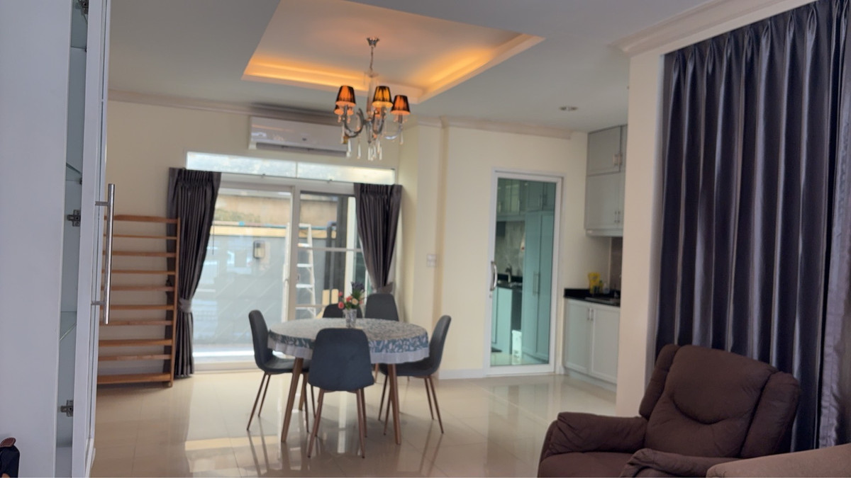 ให้เช่าทาวน์โฮมเลียบทางด่วนรามอินทรา : RH033626 ให้เช่า ทาวน์โฮม 3ชั้น 4ห้องนอน บ้านกลางเมือง Urbanion พระราม 9 – ลาดพร้าว ตกแต่งพร้อมอยู่