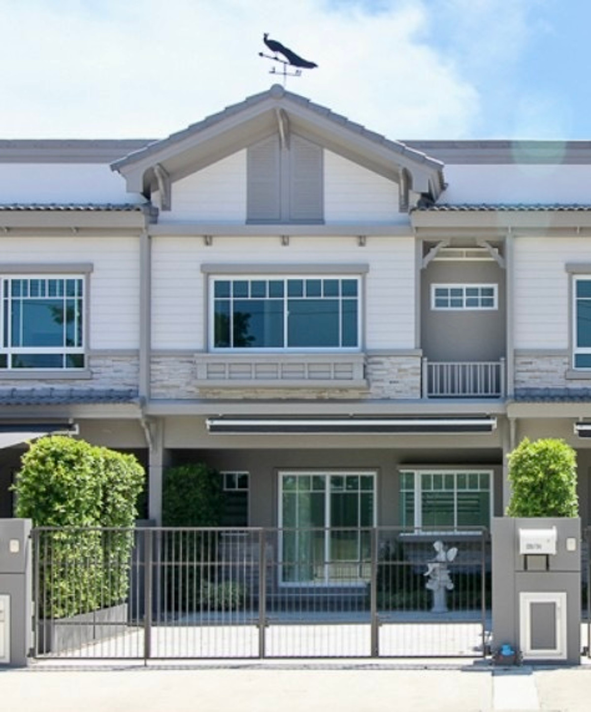 For SaleTownhomeSamut Prakan,Samrong : For Sale: 2-Storey Townhome at Indy 2 Srinakarin Quality by Land & Houses | Move-in Ready | Great Value Near Mega Bangna & B