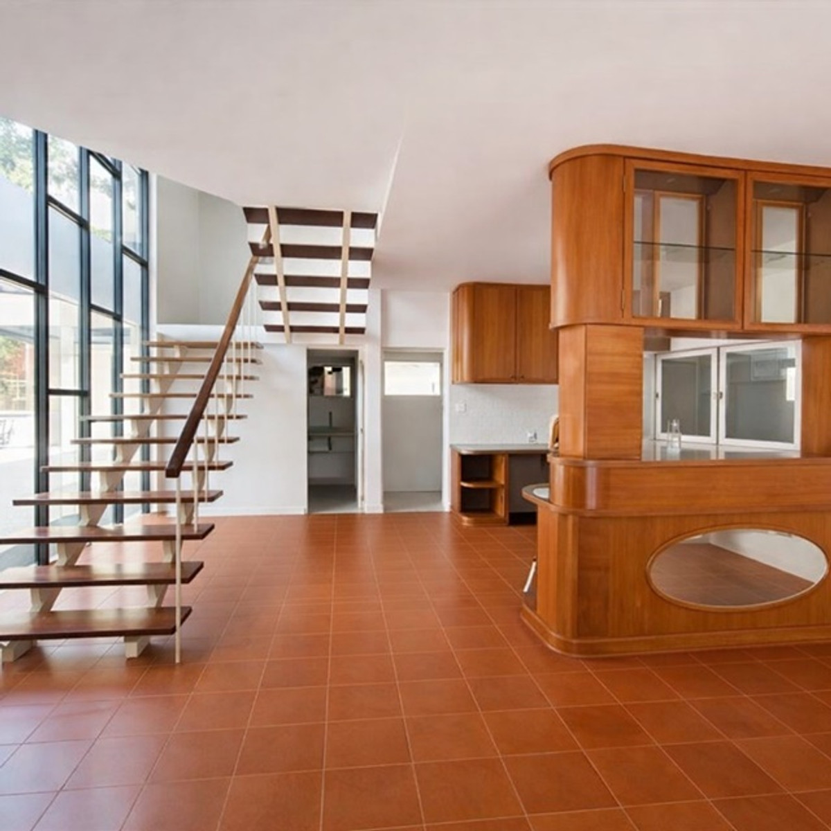 For RentHouseRatchadapisek, Huaikwang, Suttisan : MRT Sutthisan 900m. Central Rama9 5beds 5Parking 4baths near MRT Ratchadaphisek 400m two storey