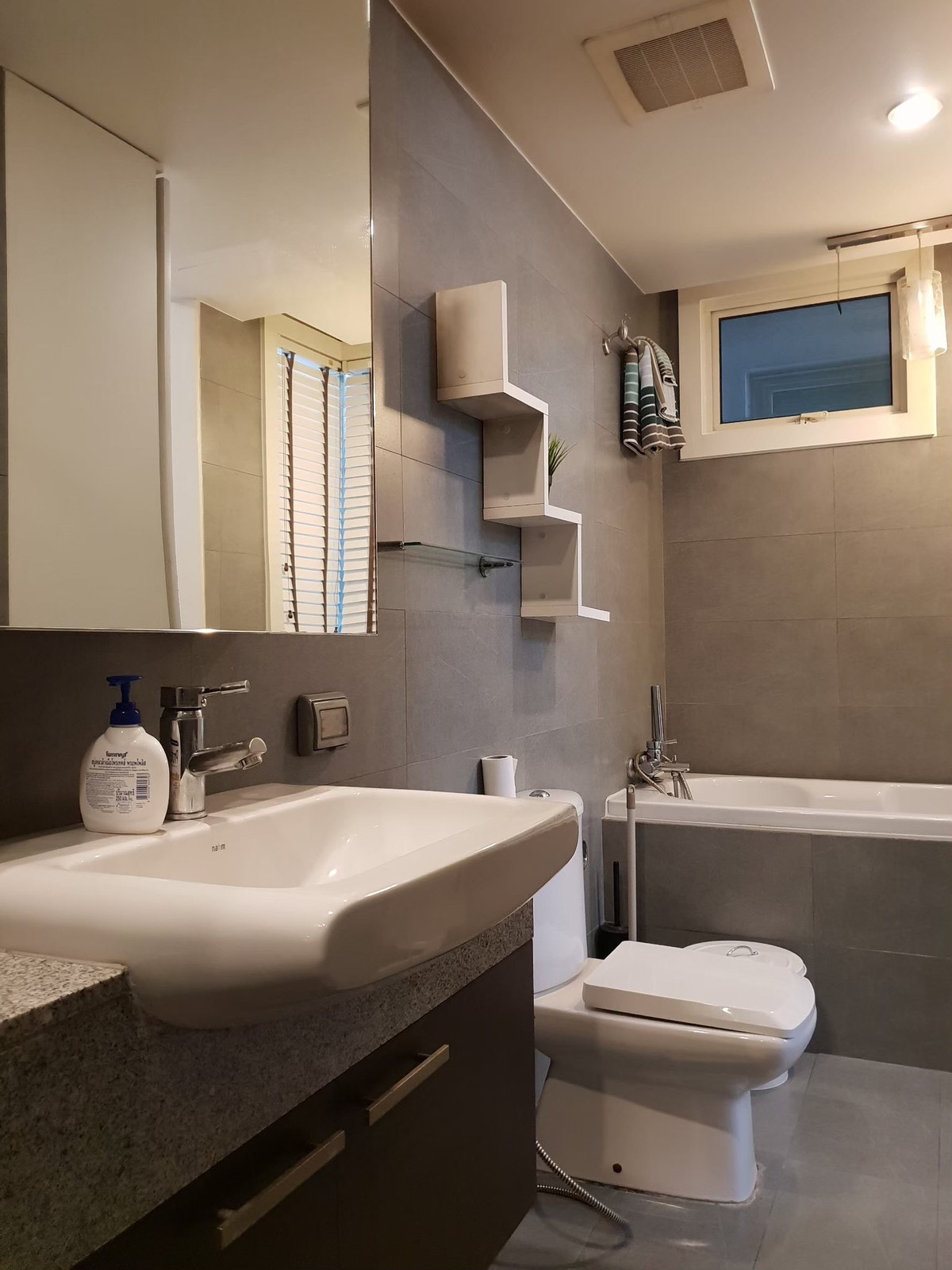 ให้เช่าคอนโดวิทยุ ชิดลม หลังสวน : Manhattan Chidlom【𝐑𝐄𝐍𝐓】🔥ลุคเมืองใหญ่ เท่แบบมีเอกลักษณ์🔥 ติดต่อไลน์ไอดี: @hacondo