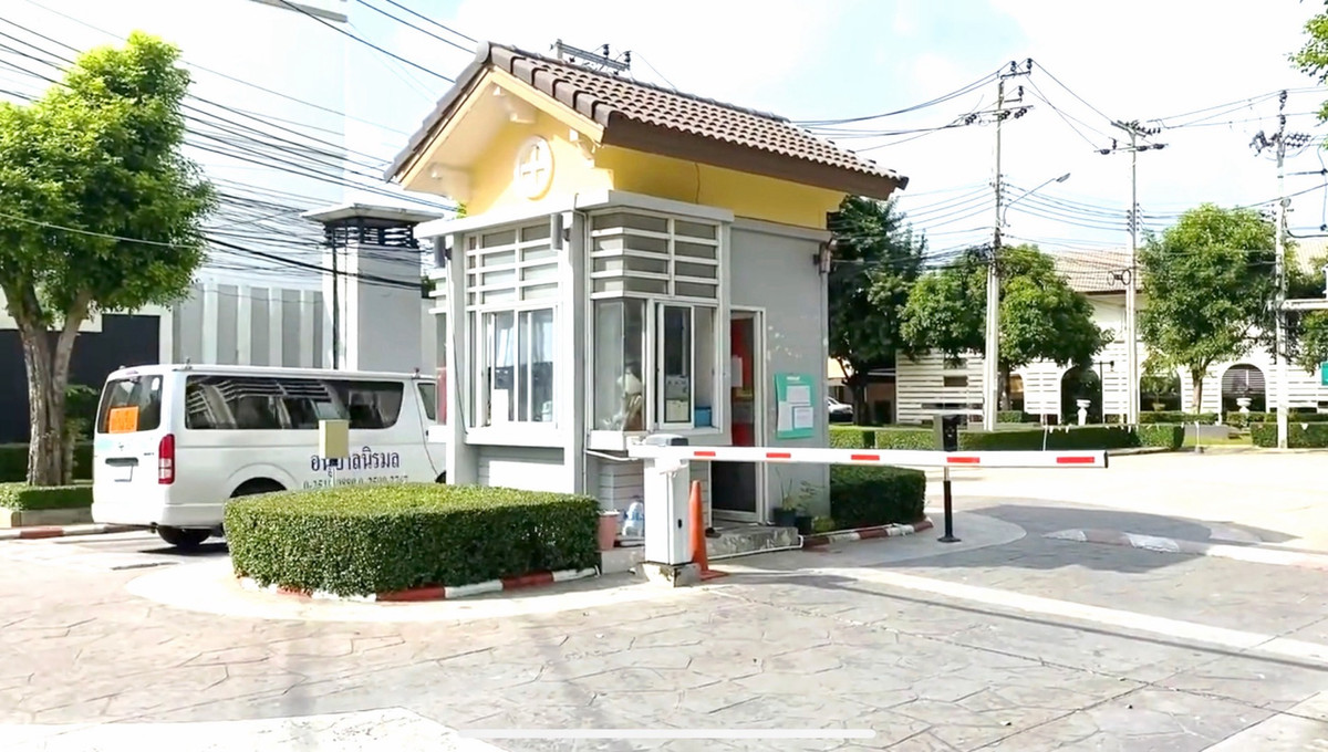 ให้เช่าทาวน์โฮมนวมินทร์ รามอินทรา : (Hold) (owner’s post) ⭐️ ทาวน์โฮม 3 ห้องนอน 2 ห้องน้ำ 2 จอดรถ หน้ากว้าง 21 ตารางวา เฟอร์นิเจอร์ครบ Fully Furnished 💥 The Connect 20 ทางด่วนวัชรพล 🔥 ทำเลใกล้ทางด่วน (รามอินทรา-อาจณรงค์ และจุดขึ้นลงทางด่วนสุขาภิบาล 5 ,จตุโชติ) 🚊ใกล้รถไฟฟ้าสายสีเขียว