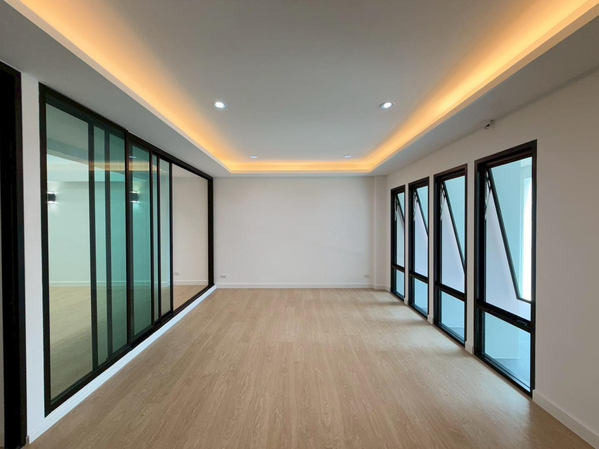 ขายคอนโดอ่อนนุช อุดมสุข : FOR SALE Townhome สุขุมวิท 101 4.5 ชั้น พร้อมลิฟต์ ราคาดีมาก