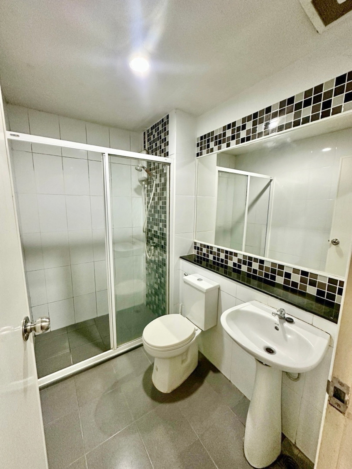 ให้เช่าคอนโดพระราม 5 ราชพฤกษ์ บางกรวย : ให้เช่า Regent Home 25 มีเครื่องซักผ้า MRTกระทรวงสาธรณะสุข ,ใกล้ทางด่วน 