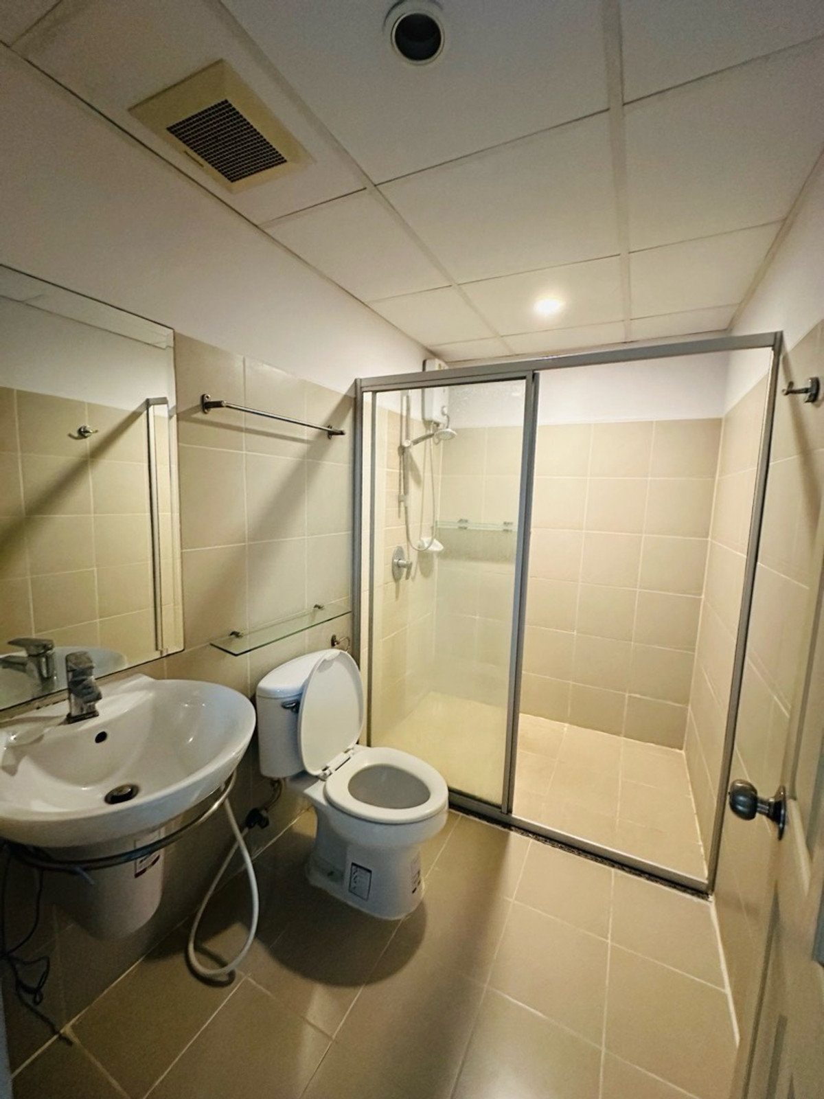 For RentCondoRattanathibet, Sanambinna : Spacious room, comfortable, near MRT Nonthaburi Government Center, easy travel, 2 bedrooms.