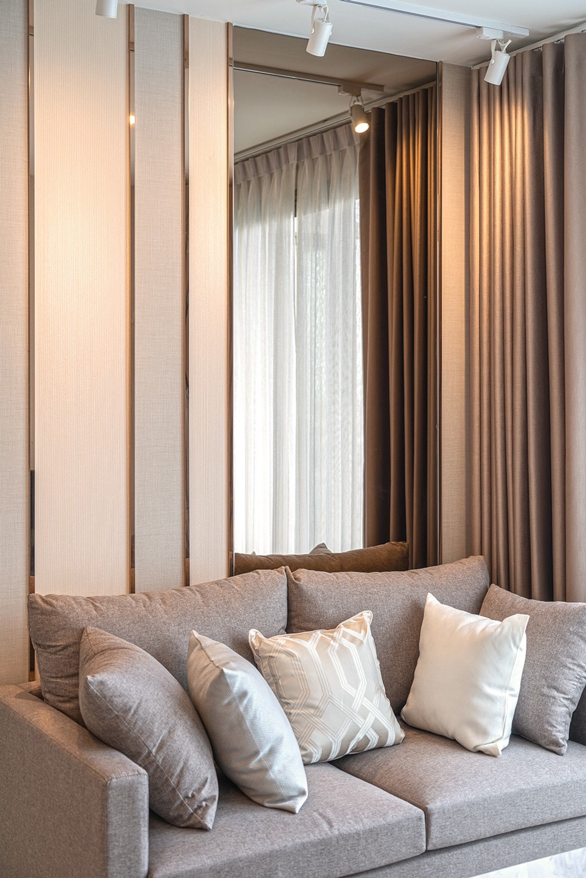 For SaleCondoSukhumvit, Asoke, Thonglor : Rhythm Sukhumvit 42 / 2 Bedroom (SALE WITH TENANT), Rhythm Sukhumvit 42 / 2 Bedroom (Sale with Tenant) NA090