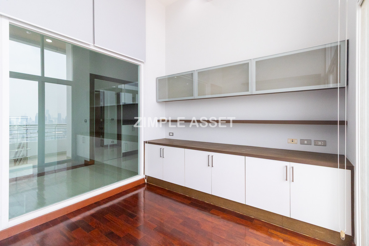 For RentSukhumvit, Asoke, Thonglor : Line ID: @zimple_asset Luxury aprtment in center of sukhumvit. Offering premium facilities for an elevated living experience. Surrounded by leading shopping malls in a prime location.