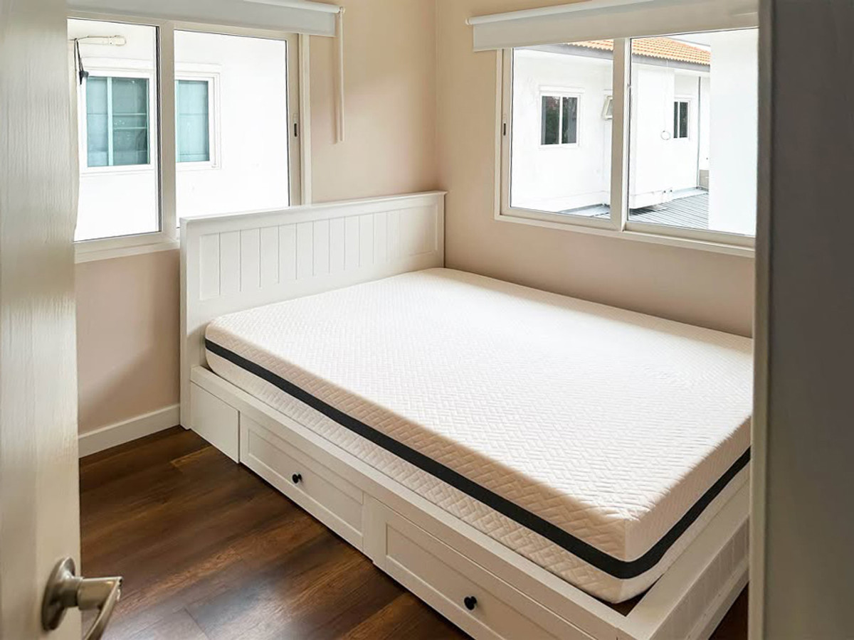 For SaleHousePattanakan, Srinakarin : 🏡 Only 6 Million Baht!! Detached House for Sale Golden Village On Nut 65