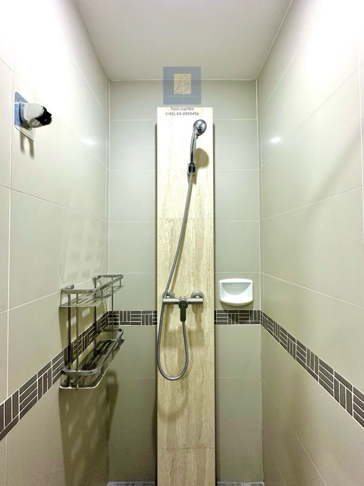 For RentCondoOnnut, Udomsuk : A low rise condo located only 350 meters from BTS Onnut station. Highly convenient. 